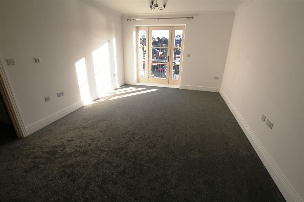 Property photo 2 of 8 Rushtoncourt,15Livingroom.Jpg