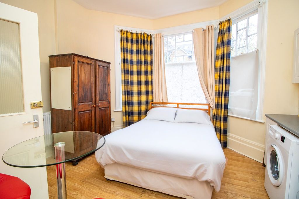 Property photo 1 of 6