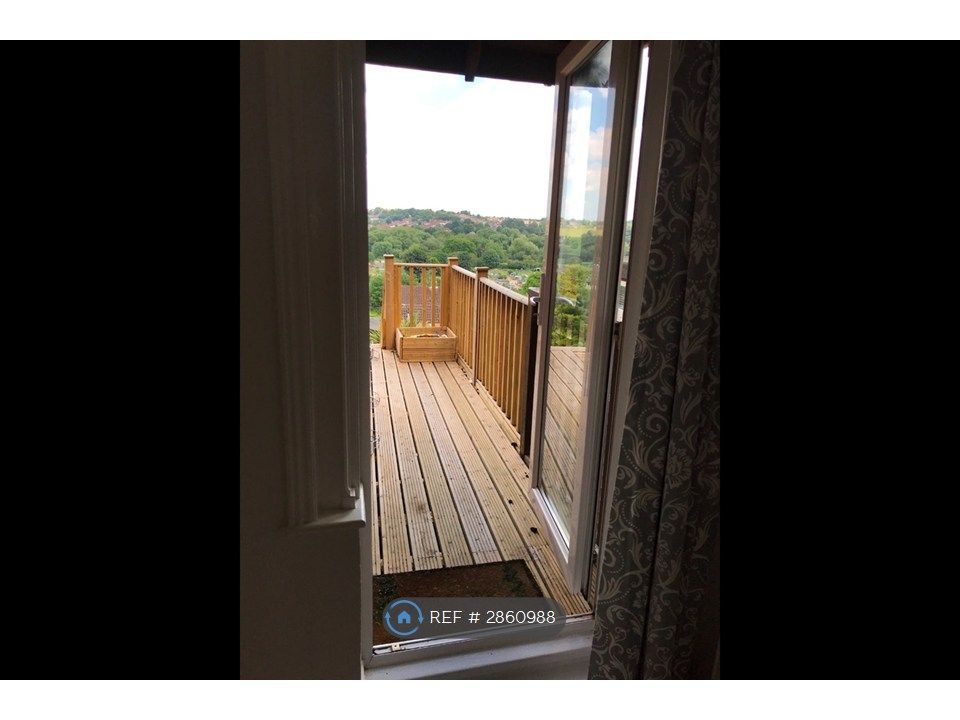 Property photo 3 of 10 Deckiiing