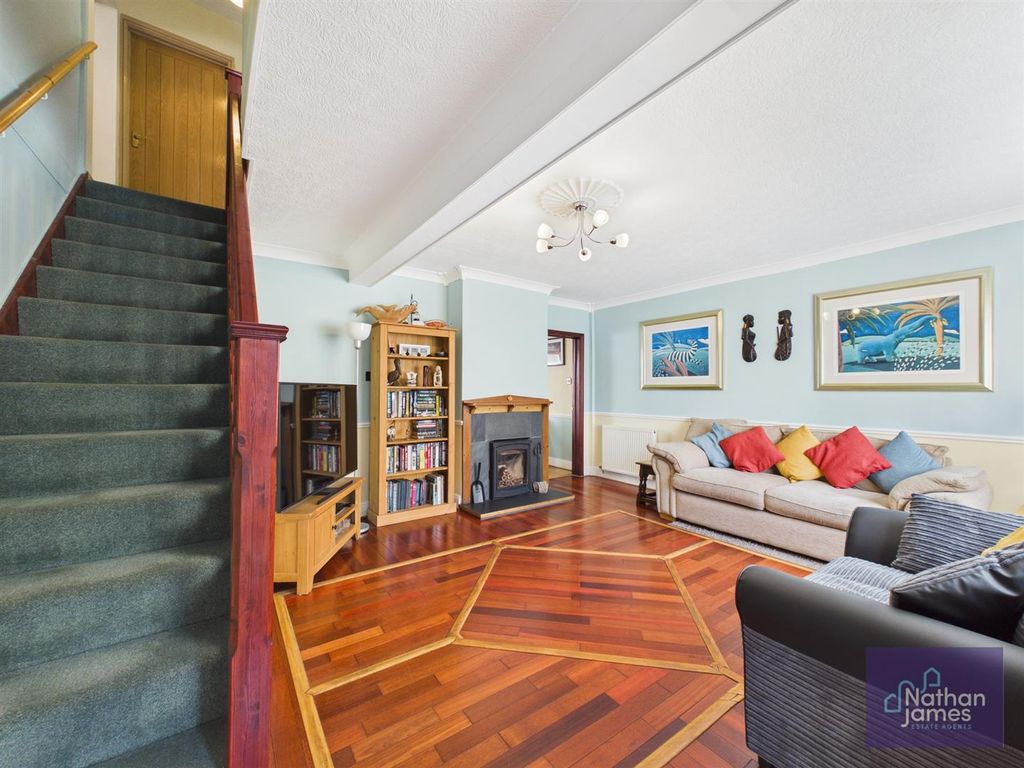 Property photo 3 of 19 Living Room