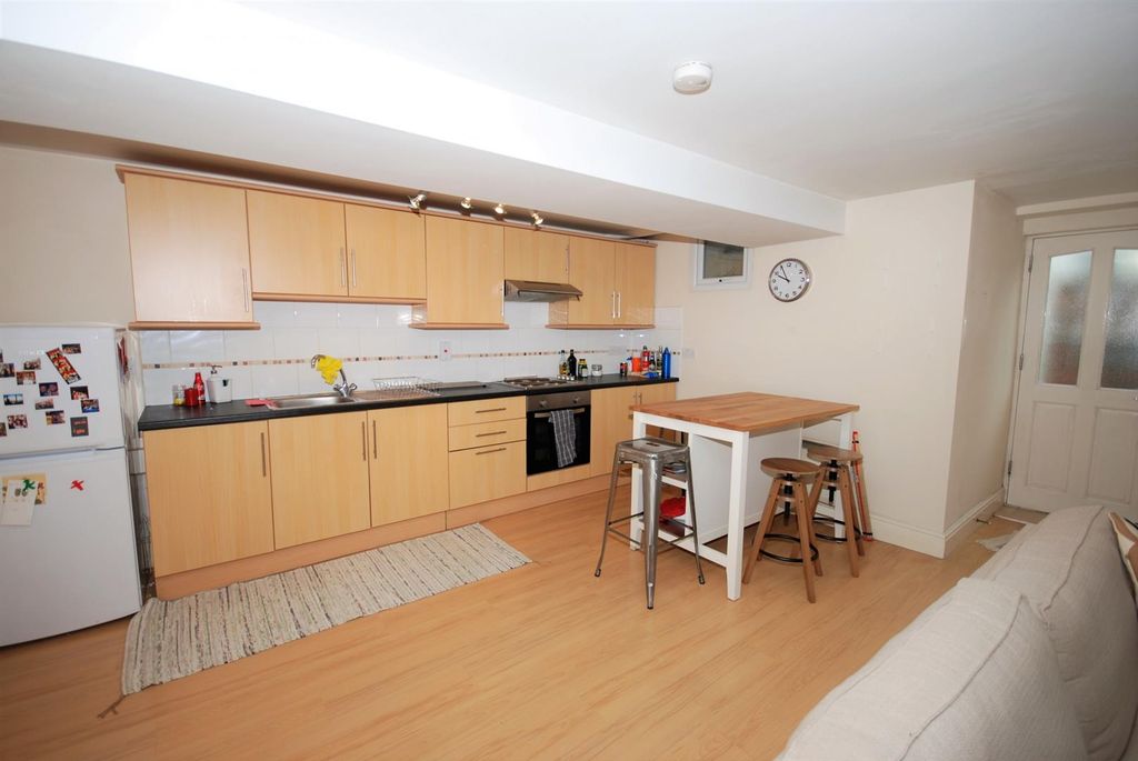 Property photo 3 of 6