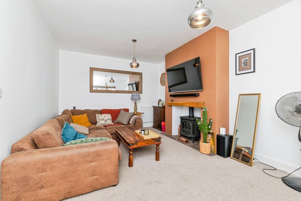 Property photo 3 of 20 Pbox-Img.Jpg