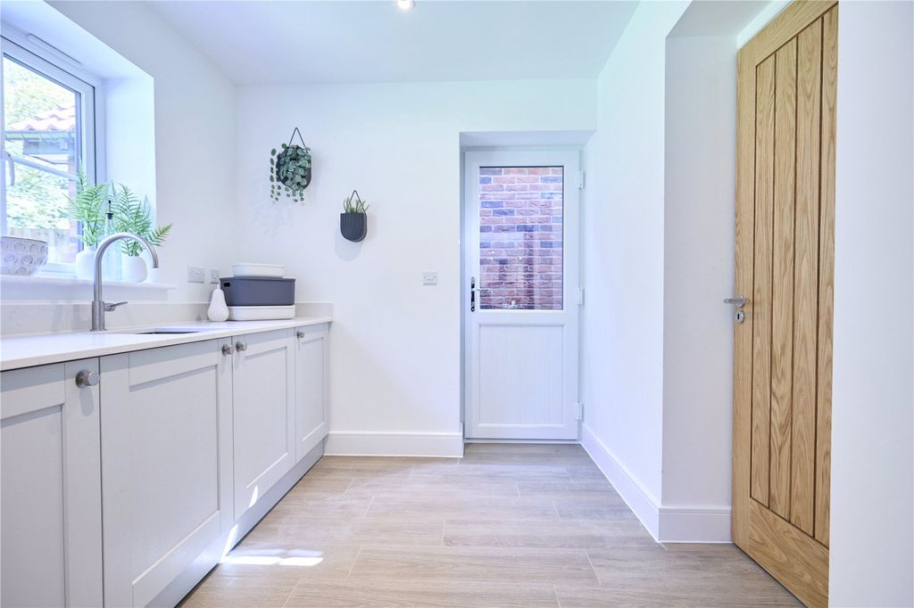 Property photo 3 of 6 Picture No. 07