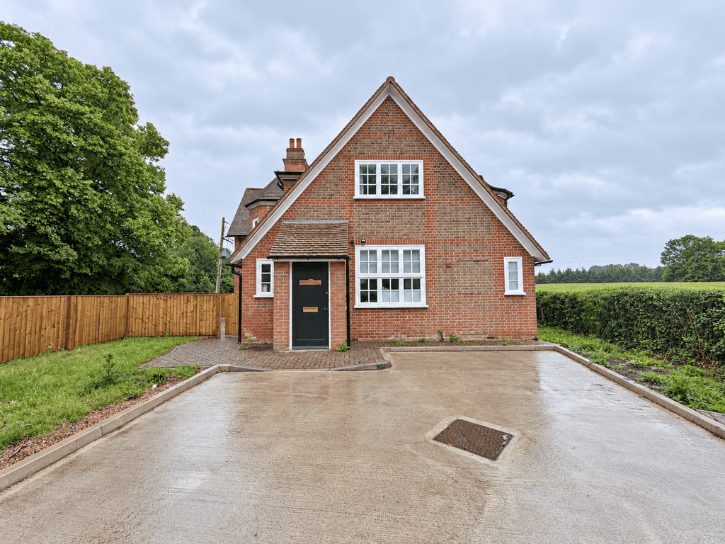 Property photo 1 of 17 3 Bed Detached House To Rent