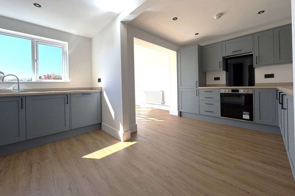 Property photo 2 of 17 Gallery