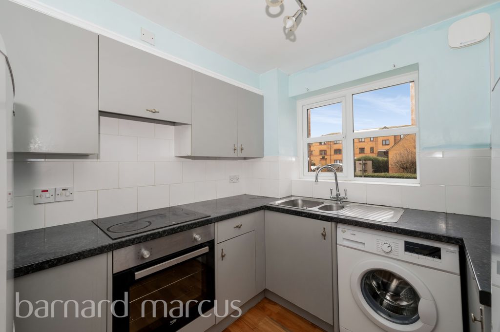 Property photo 3 of 7 Kitchen