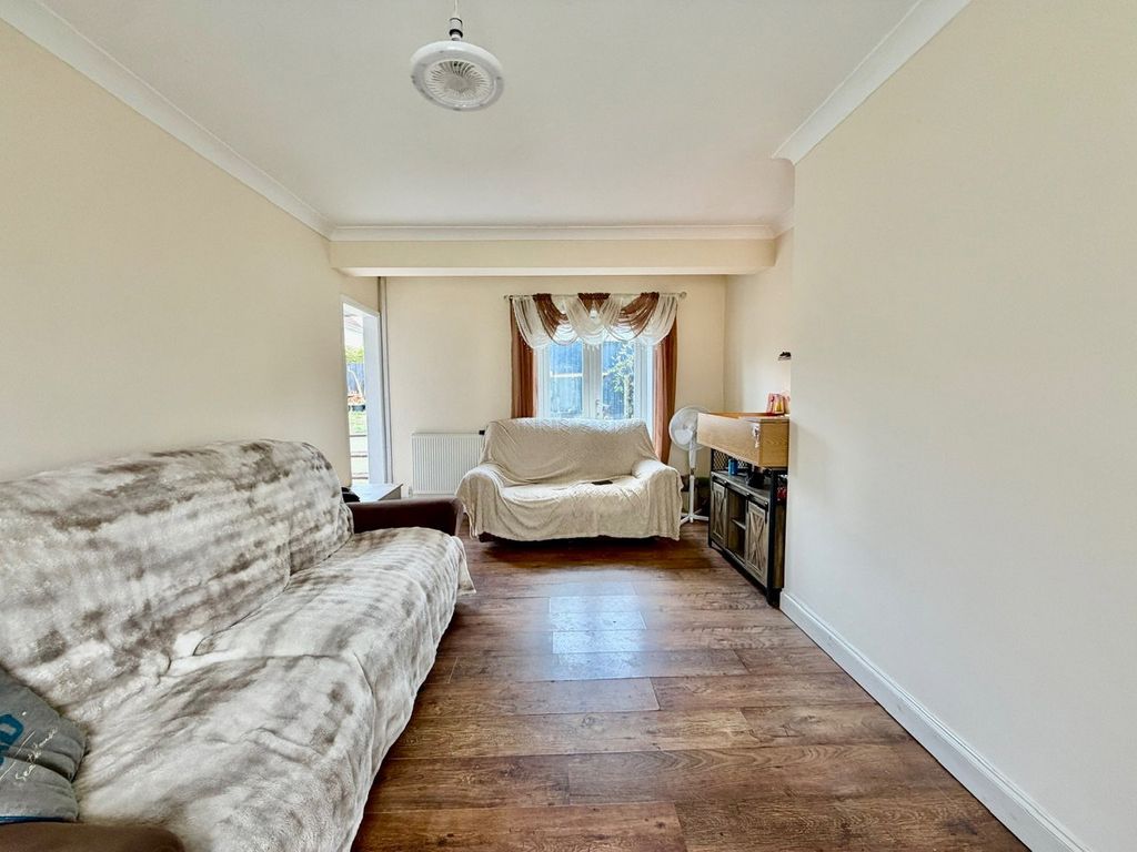 Property photo 3 of 33