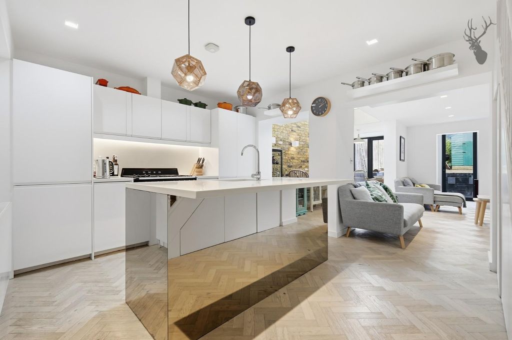 Property photo 1 of 24