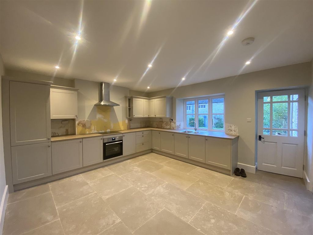 Property photo 2 of 9 Kitchen  With Diner