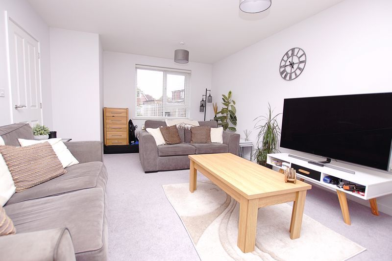 Property photo 3 of 13 Lounge