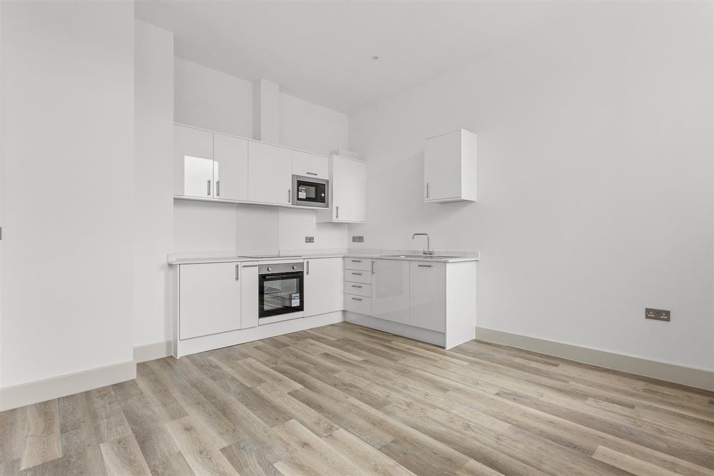 Property photo 3 of 10 Kitchen
