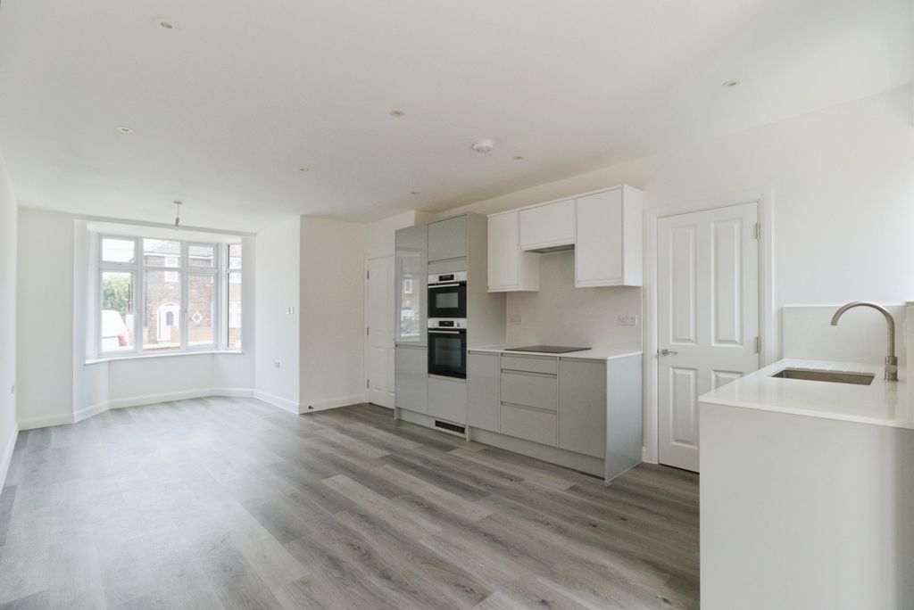 Property photo 3 of 20 Pbox-Img.Jpg