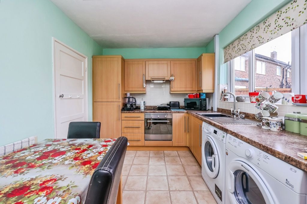 Property photo 2 of 12 Kitchen