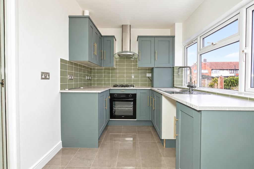 Property photo 2 of 11 Kitchen