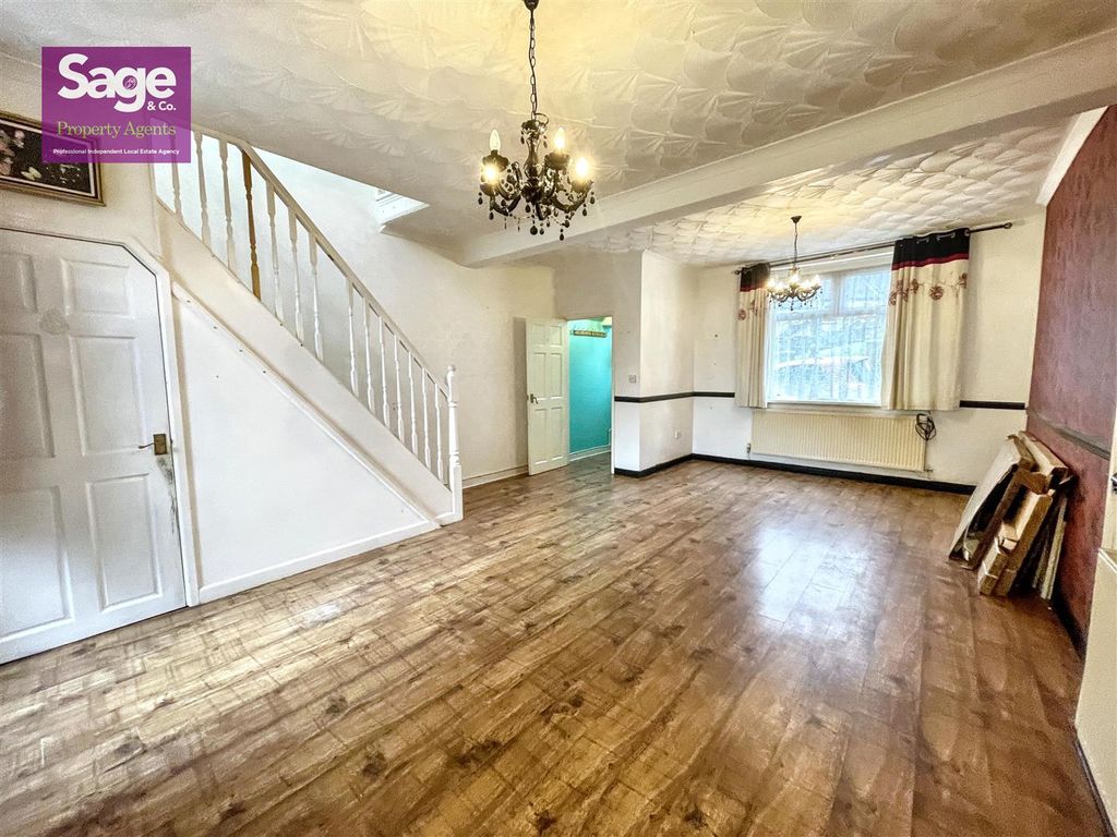 Property photo 2 of 23