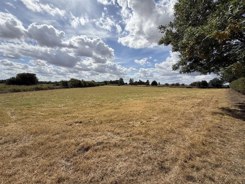 Property photo 2 of 7 Img_9902.Jpg