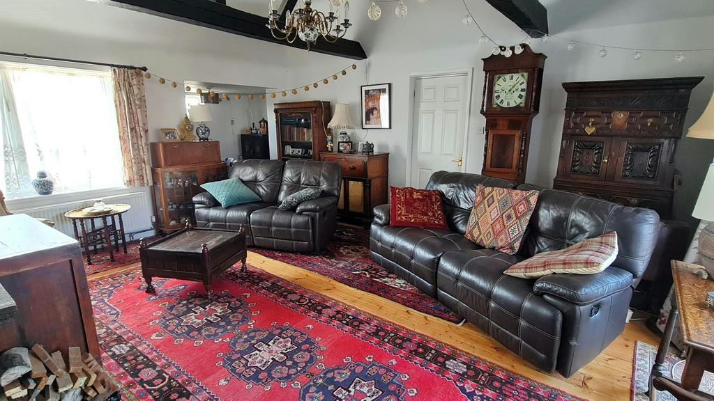 Property photo 2 of 11 1000035816E.Jpg