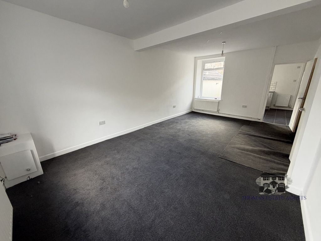 Property photo 2 of 10 Lounge