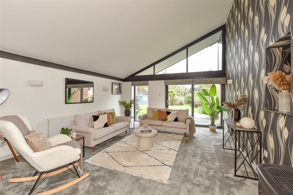 Property photo 2 of 13 Lounge