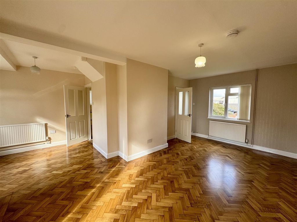 Property photo 2 of 20 Sitting/Dining Room