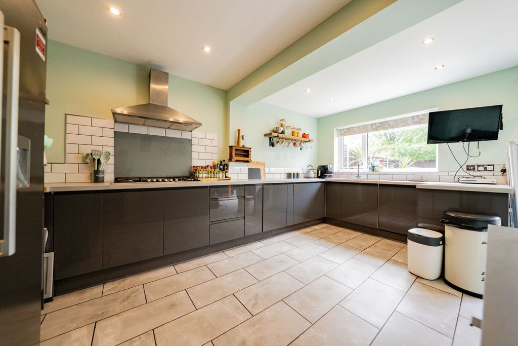 Property photo 3 of 22 Dsc02325