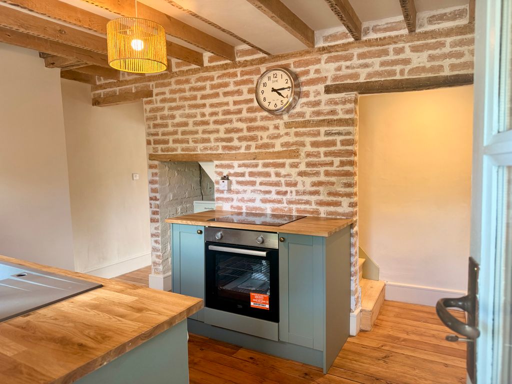 Property photo 2 of 14 Kitchen