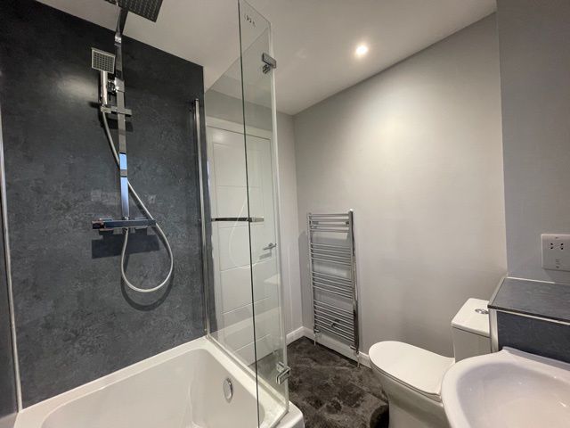 Property photo 1 of 9 Bathroom