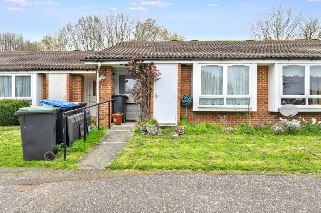 Property photo 1 of 13 26 Madells, Epping CM16 4Nw