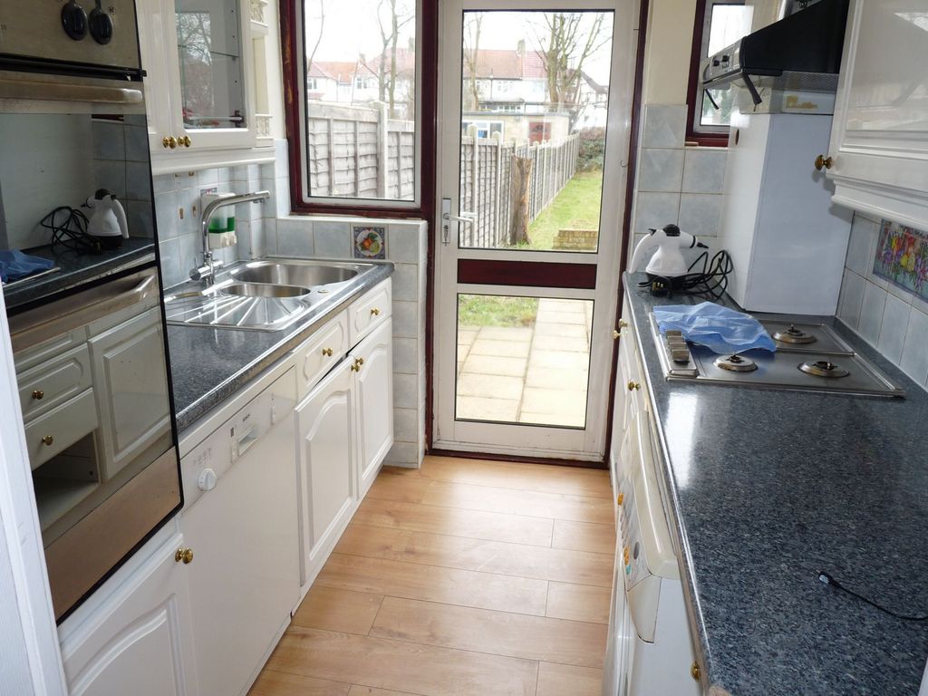 Property photo 3 of 8 Kitchen