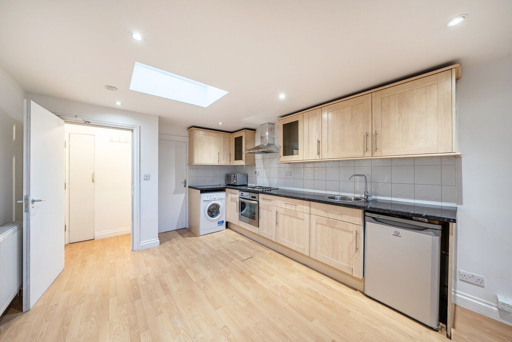 Property photo 3 of 6 Picture No. 15