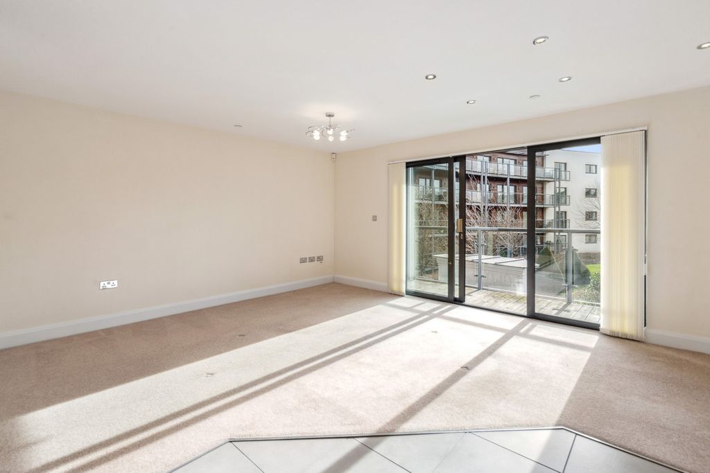 2 bed flat for saleThe Old Gaol, Abingdon OX14 photo 5