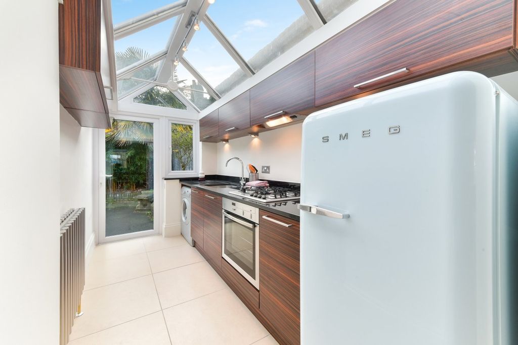 Property photo 3 of 8 Kitchen