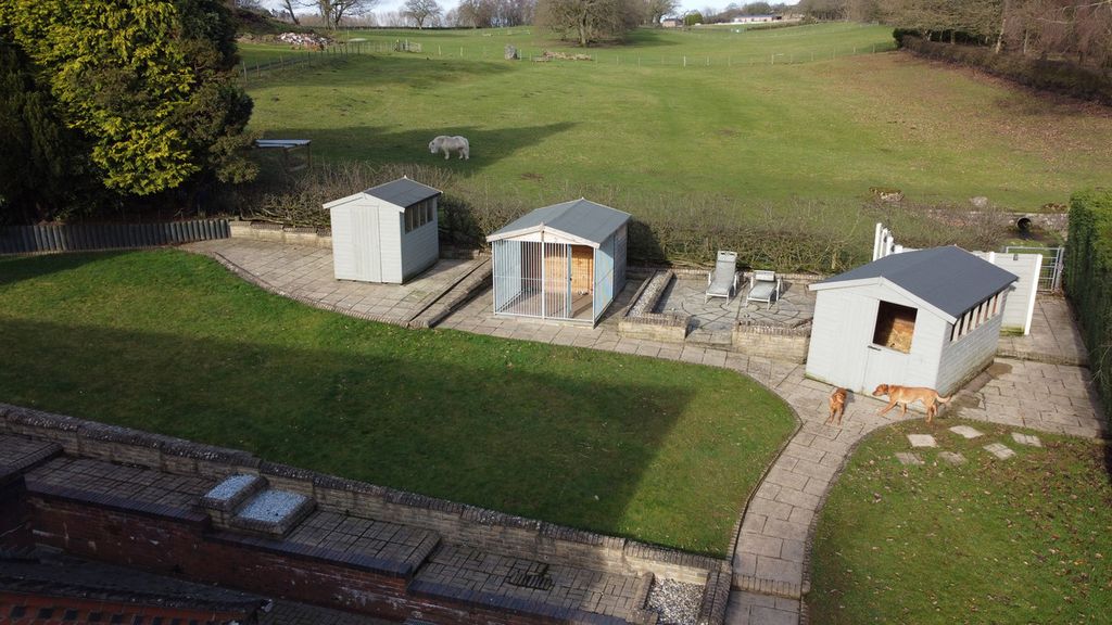 Property photo 2 of 39