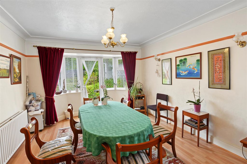 Property photo 3 of 28 Dining Room.Jpeg