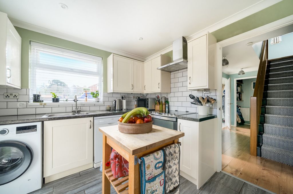 Property photo 2 of 26 2 - 1410234-10-698625...