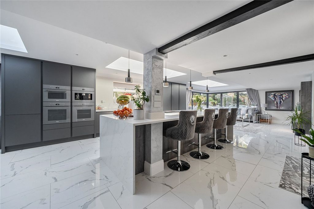 Property photo 3 of 45 Picture No. 18