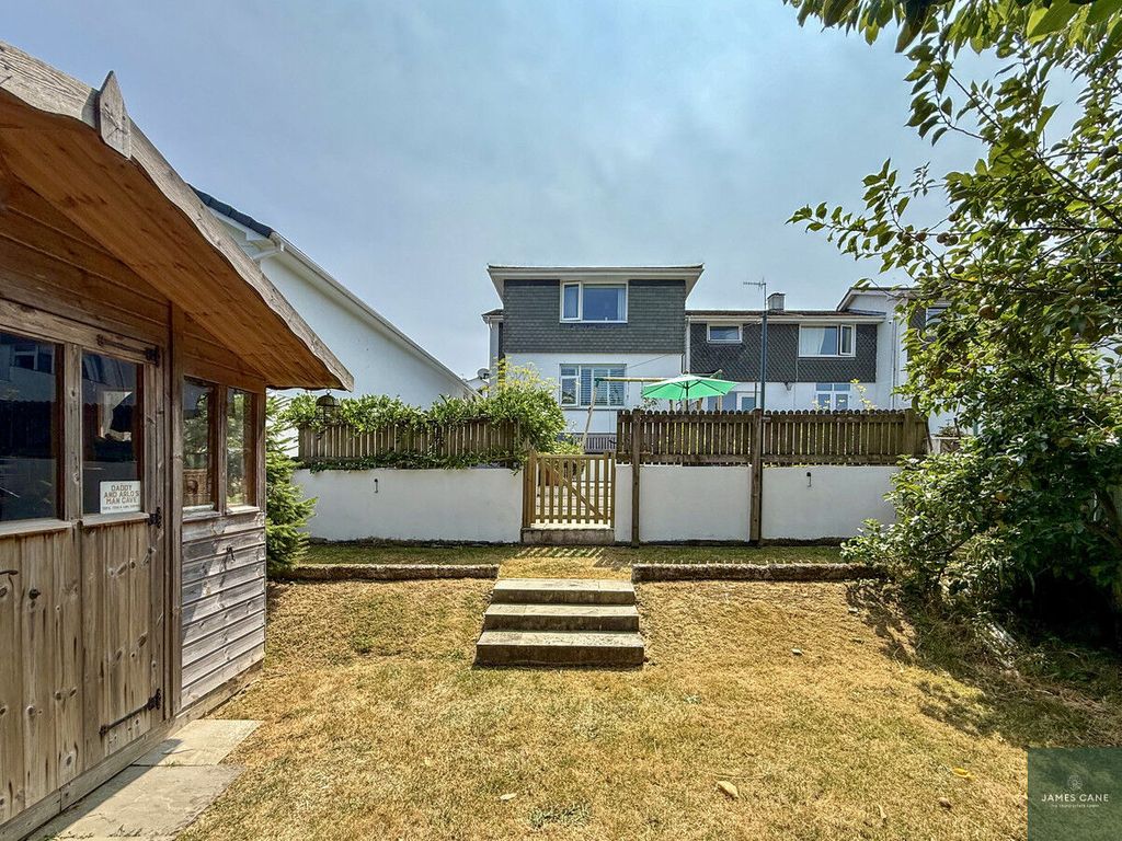 Property photo 2 of 25