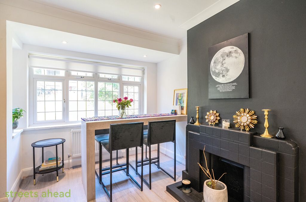 Property photo 3 of 15 910Fa0Db-4F78-405...