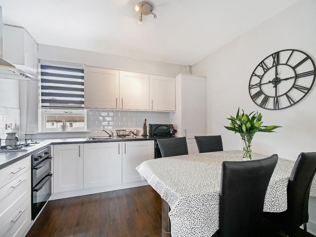Property photo 3 of 17 Dining Kitchen