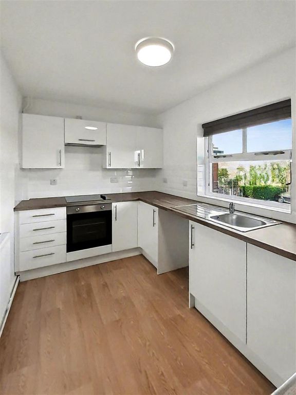 Property photo 2 of 6 7Vc Kitchen.Jpg