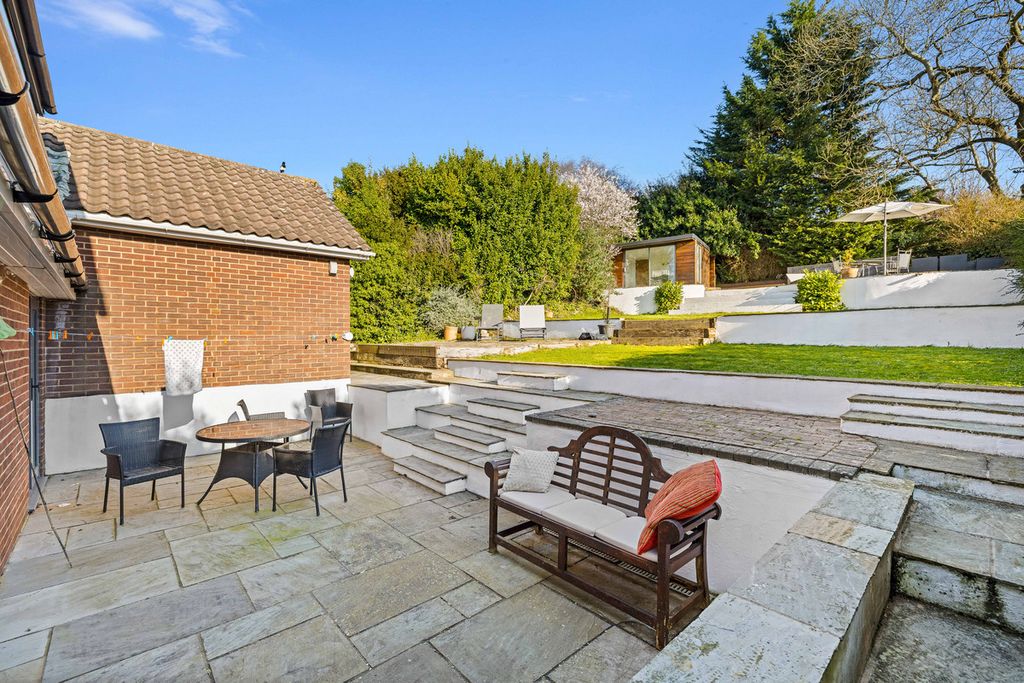 Property photo 2 of 21