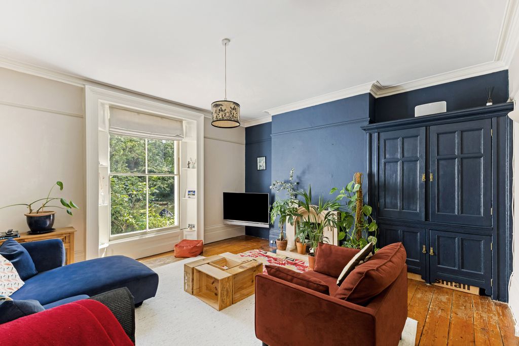Property photo 2 of 25