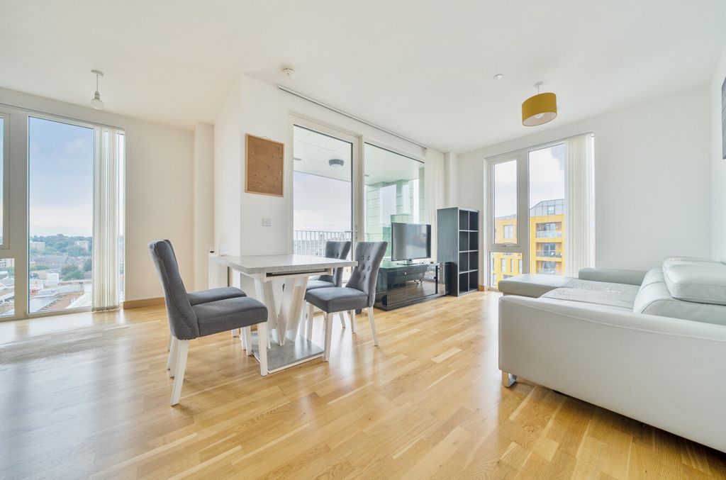 Property photo 2 of 17 1361700-5-68De9d6...