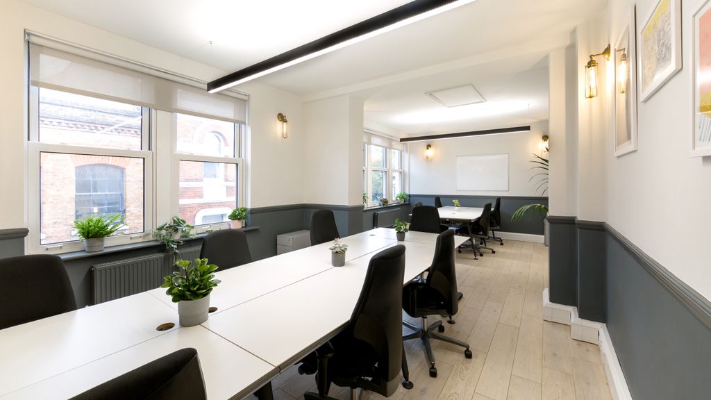 Property photo 2 of 8 Office Space