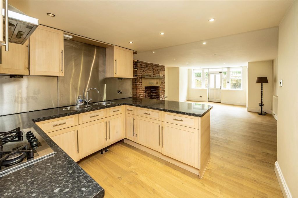 Property photo 2 of 23 4Pdhudds-190526-4.Jpg