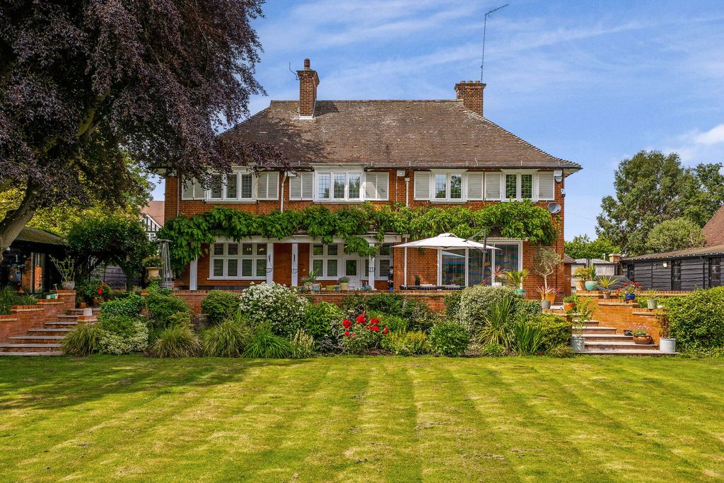 Property photo 1 of 18