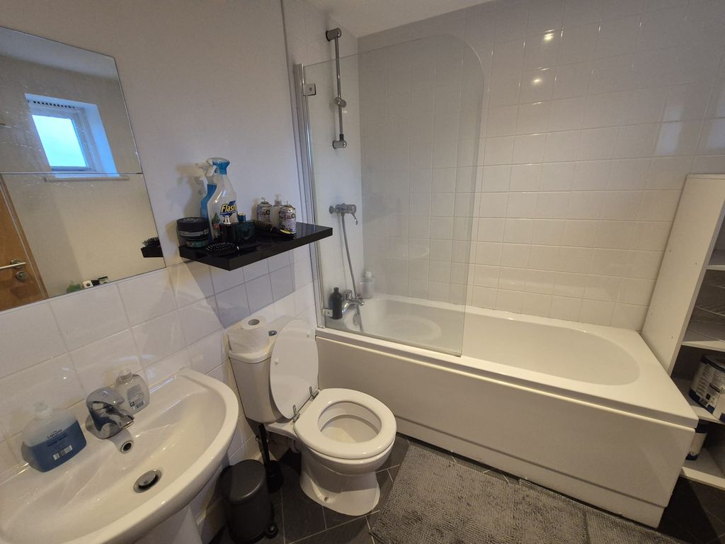 Property photo 3 of 6 Bathroom