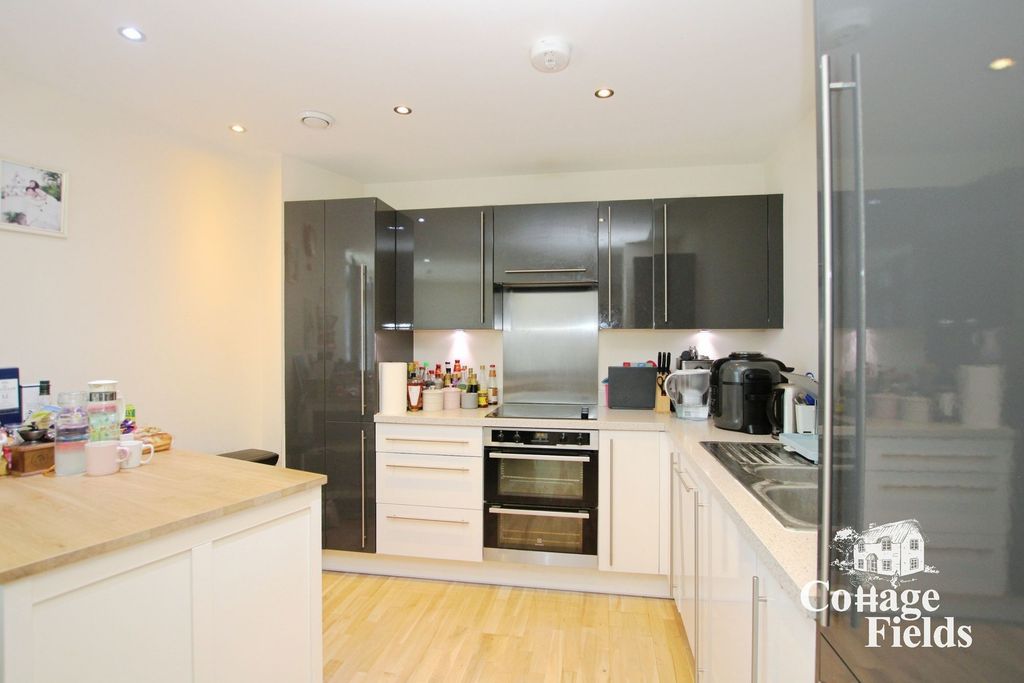 Property photo 2 of 17