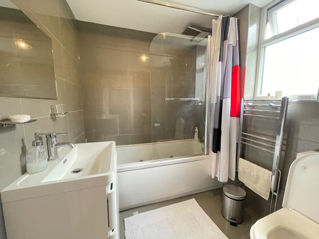 Property photo 2 of 3