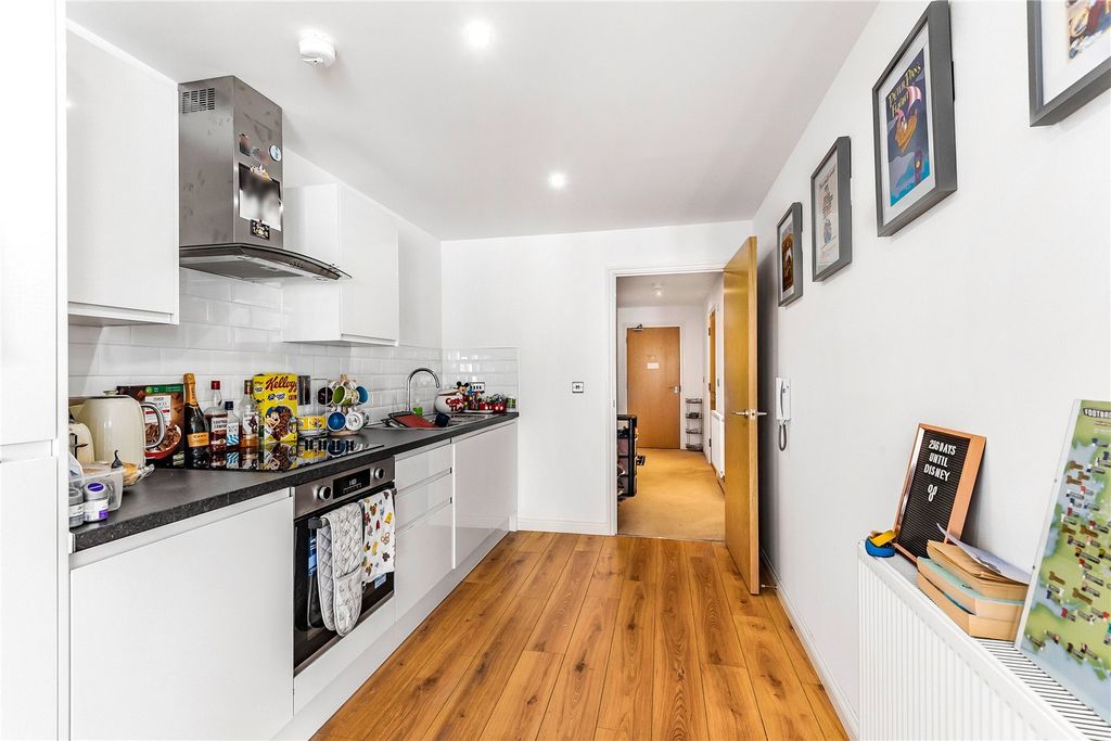Property photo 2 of 11 Kitchen
